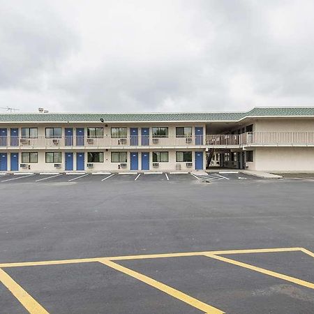 Motel 6 Kansas City, Mo - Airport Exterior foto
