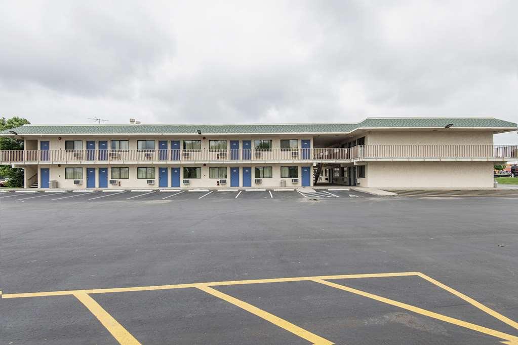 Motel 6 Kansas City, Mo - Airport Exterior foto