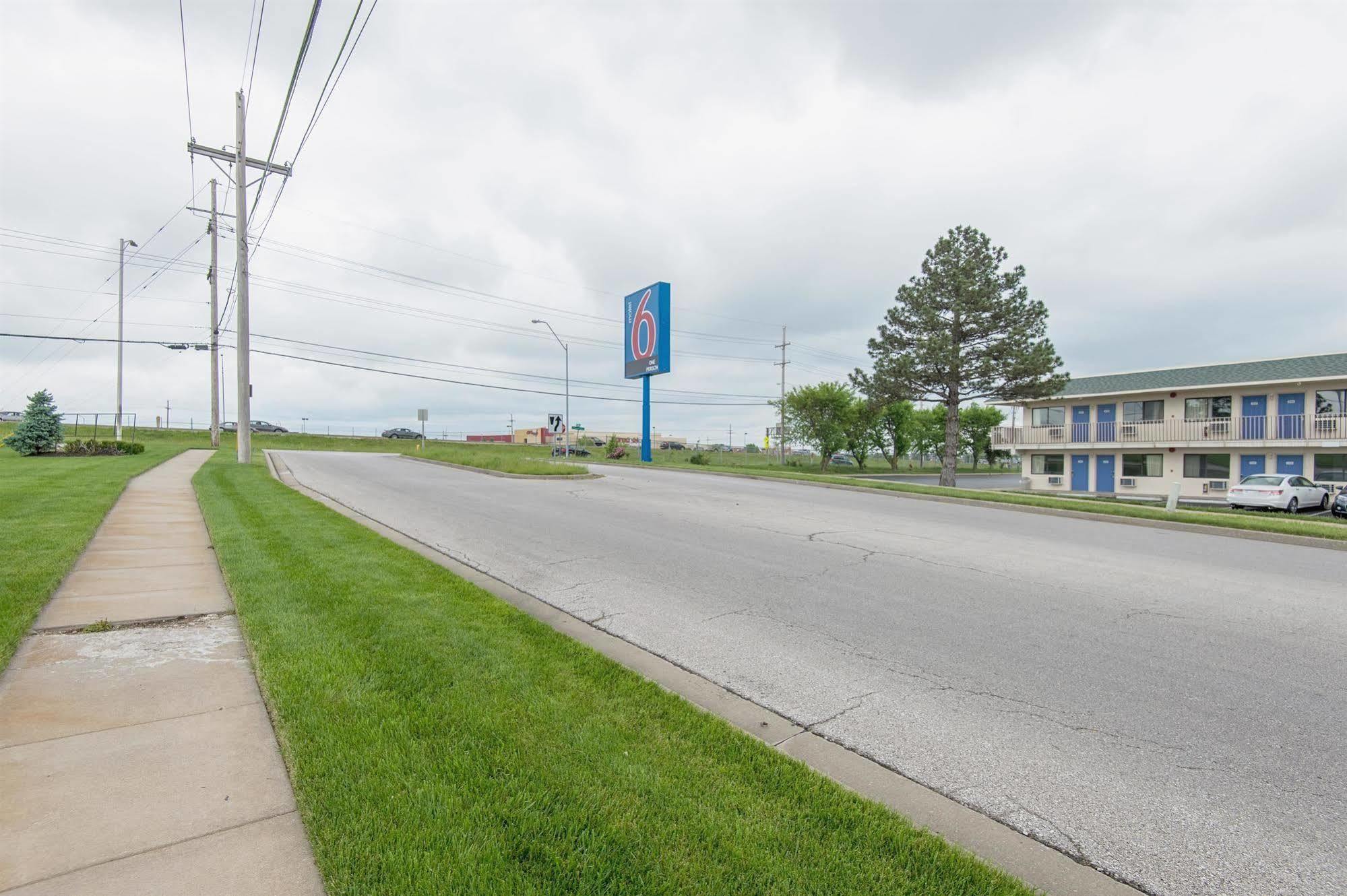 Motel 6 Kansas City, Mo - Airport Exterior foto
