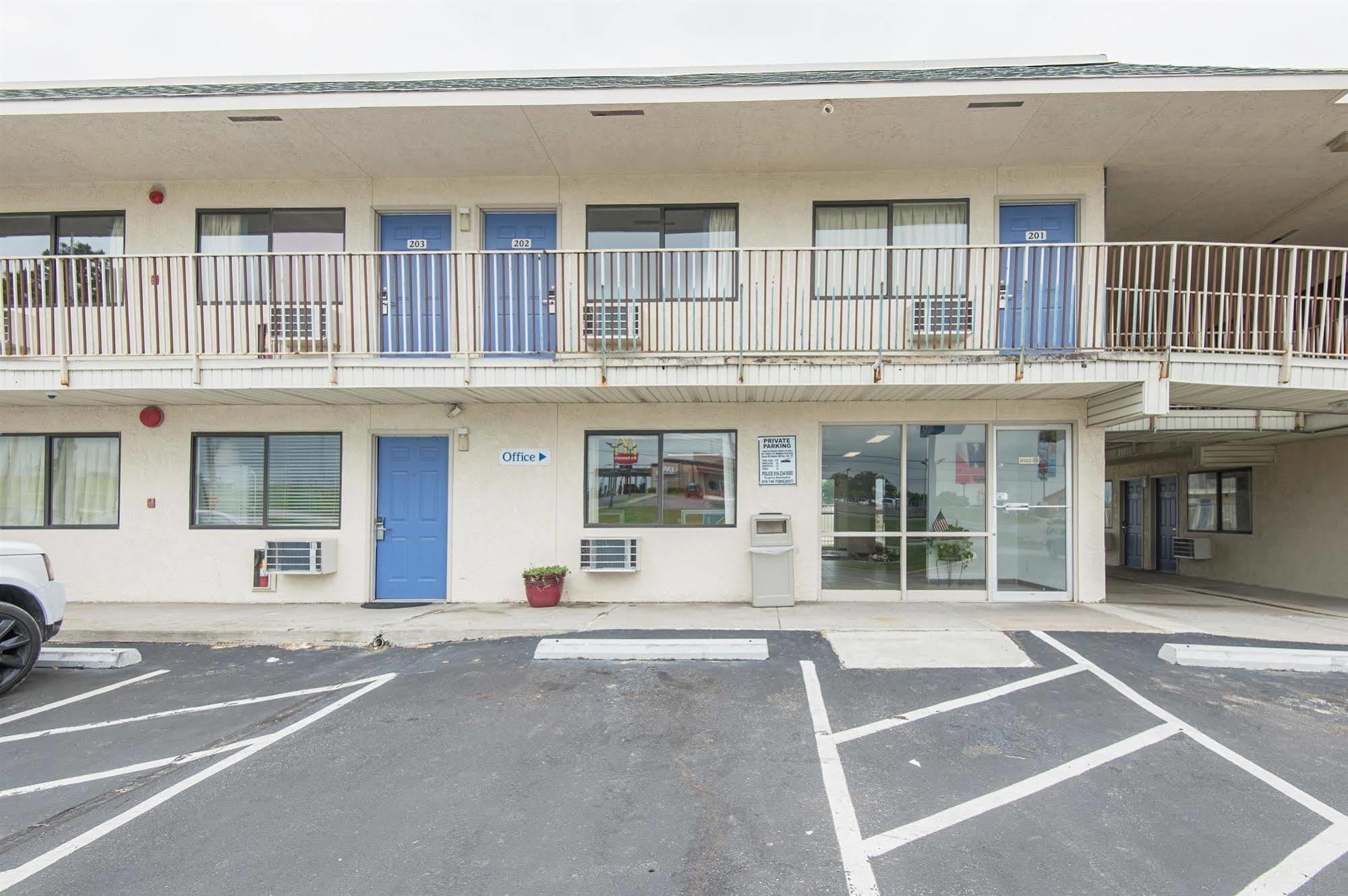 Motel 6 Kansas City, Mo - Airport Exterior foto