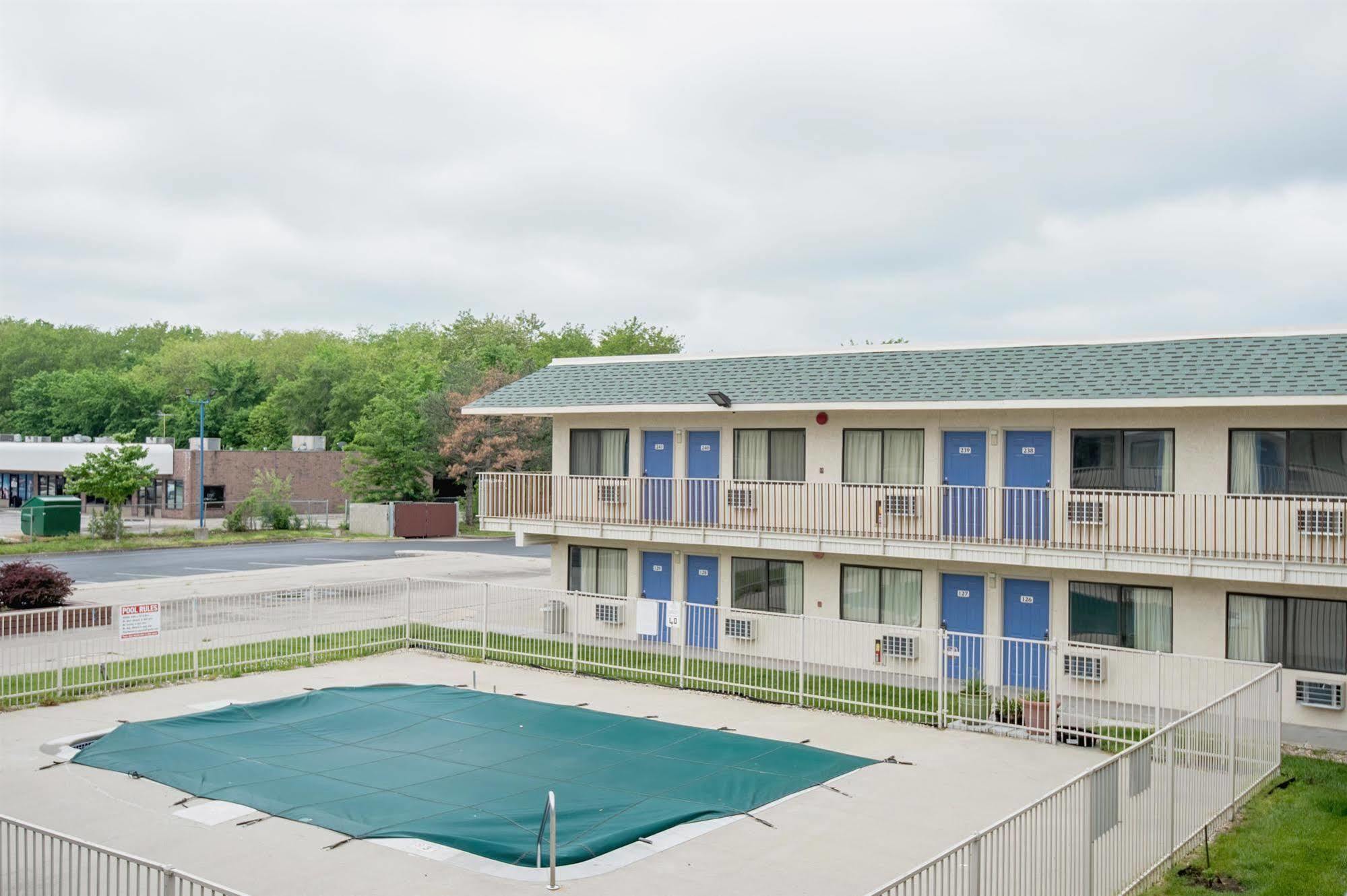 Motel 6 Kansas City, Mo - Airport Exterior foto
