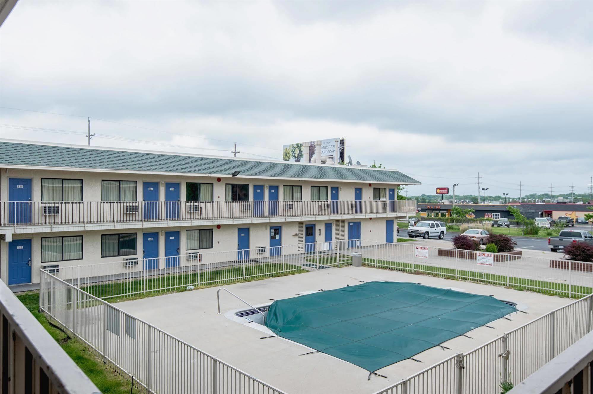Motel 6 Kansas City, Mo - Airport Exterior foto